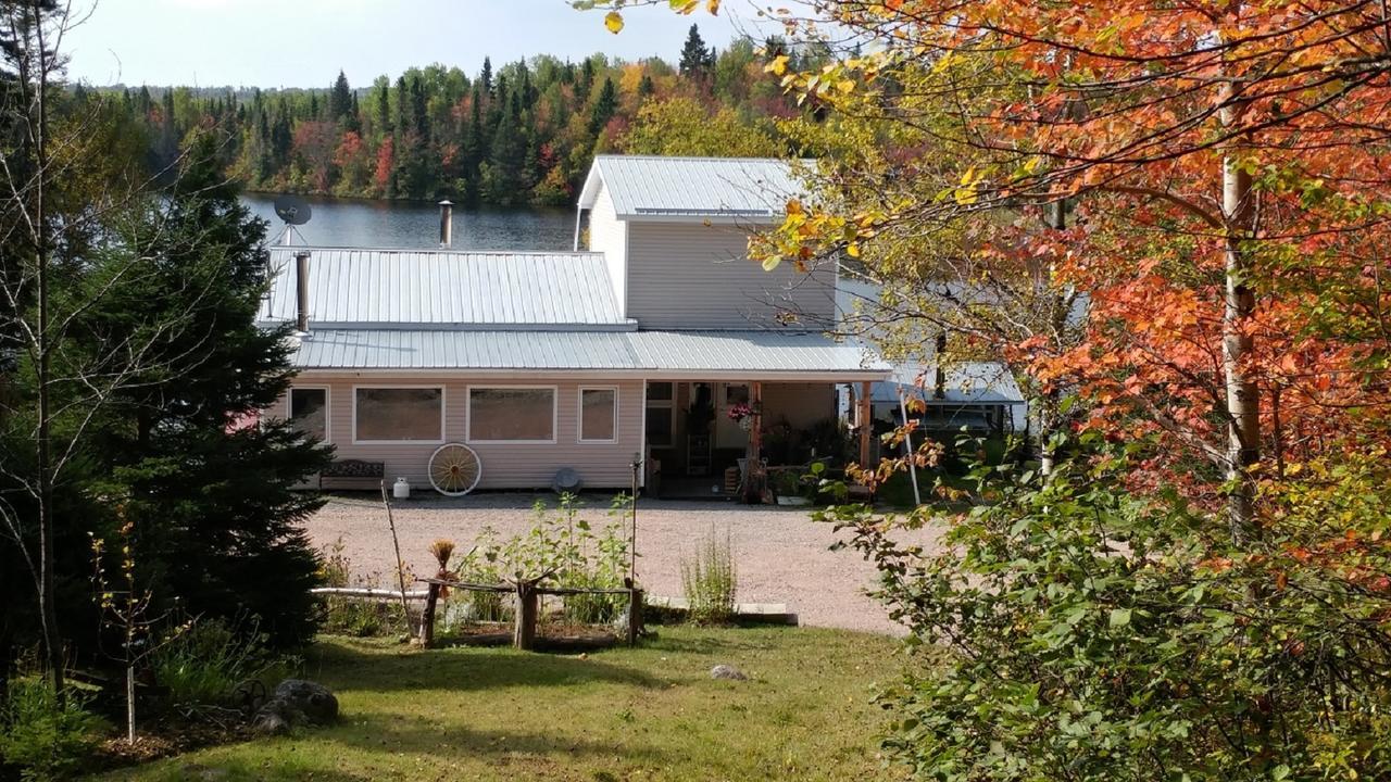 Hebergement Cerfs-Tifie Fermette Saint-Félix-d'Otis Exterior foto